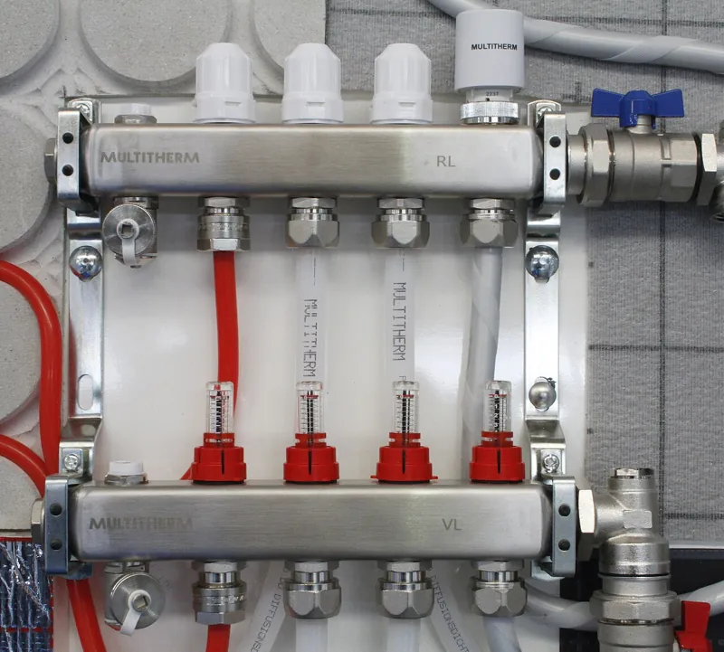 Coletor de inox para piso radiante, com medidores de vazão e registros por circuito