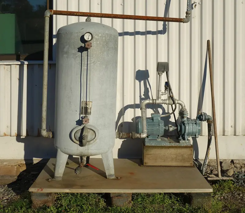 Conjunto de bomba com tanque de pressão (hidróforo)