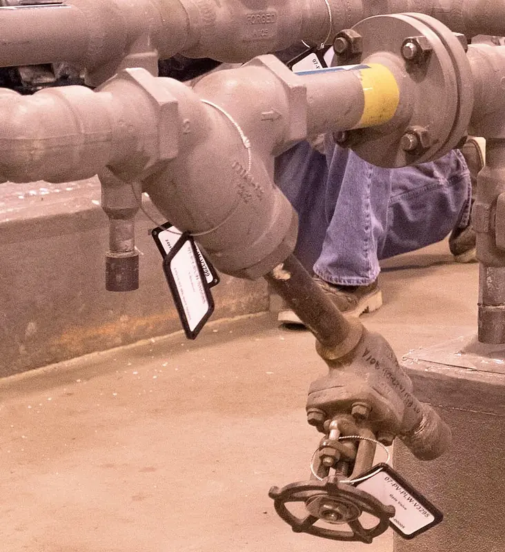 Filtro Y instalado em tubulação industrial