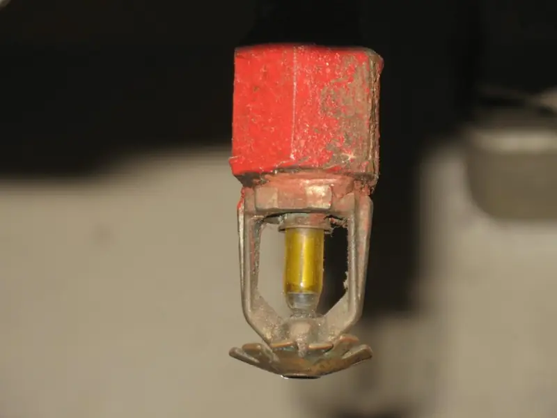 Detalhe de sprinkler com ampola