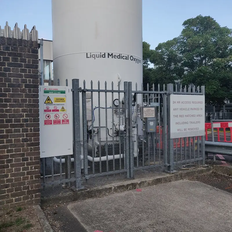 Tanque de oxigênio líquido medicinal em hospital