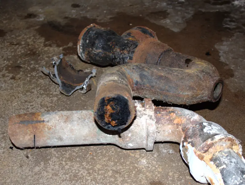 Tubos de esgoto de ferro fundido com juntas de chumbo